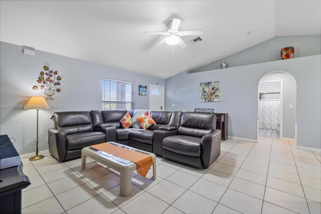1405 SW 9 Ave, Cape Coral, Floride 33991, États-Unis