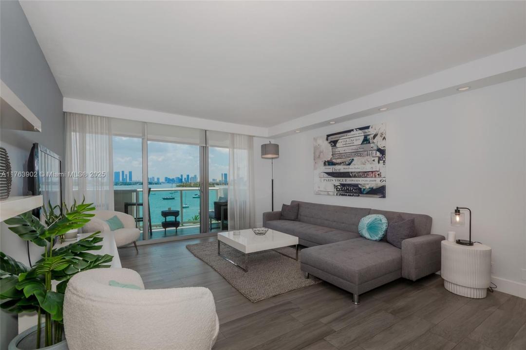 1200 West Ave 605, Miami Beach, Florida 33139, USA