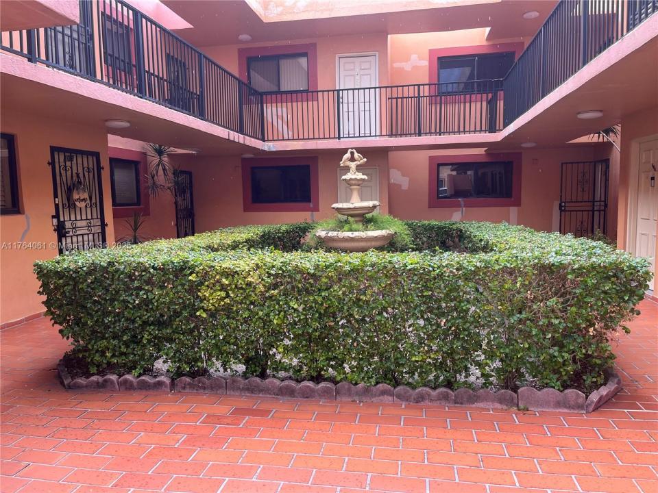 1340 W 41st St 101, Hialeah, Florida 33012, Estados Unidos