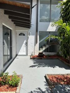 11005 SW 70th Ter, Miami, Florida 33173, USA
