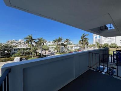 10101 E Bay Harbor Dr 301, Bay Harbor Islands, Florida 33154, USA