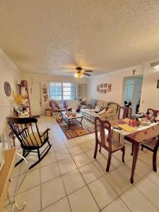 10060 Twin Lakes Dr 37-H, Coral Springs, Florida 33071, USA