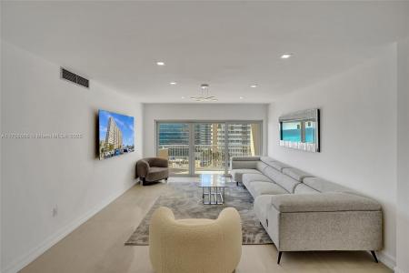 1950 S Ocean Dr 8J, Hallandale Beach, Florida 33009, USA