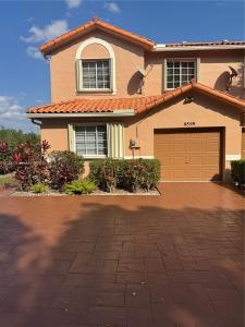 8598 Lychee Dr 501, Tamarac, Florida 33321, USA