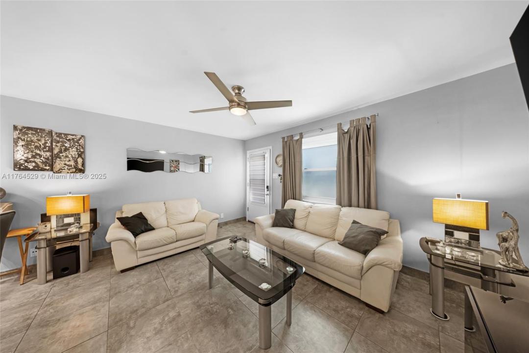 15610 NE 6th Ave 26C, Miami, Florida 33162, Stati Uniti