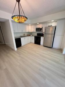 8520 SW 133rd Ave Rd 302, Miami, Florida 33183, USA