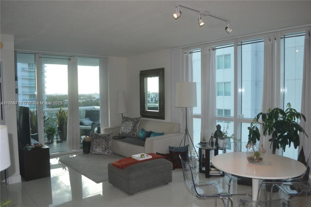 1871 NW S River Dr 1205, Miami, Florida 33125, Amerika Birleşik Devletleri