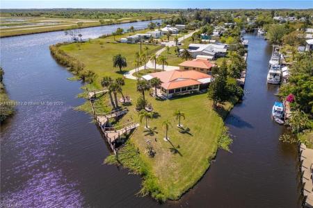 1107 E Anchor Lane, Moore Haven, Florida 33471