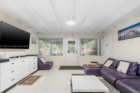 13521 NE 1st Ave, Miami, Florida 33161, USA