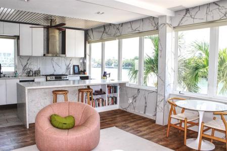 4710 Pine Tree Dr 49, Miami Beach, Florida 33140, USA