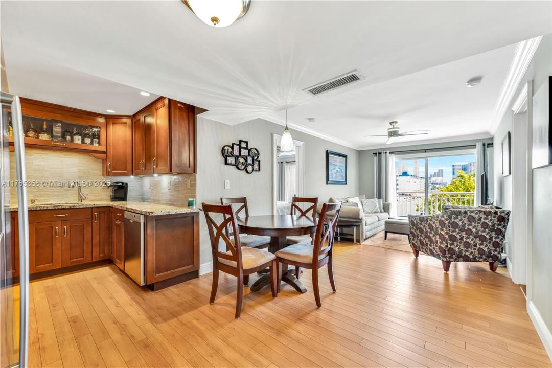 17051 NE 35th Ave 206, North Miami Beach, Floride 33160, États-Unis