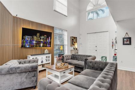 789 NE 195th St, Miami, Florida 33179, USA