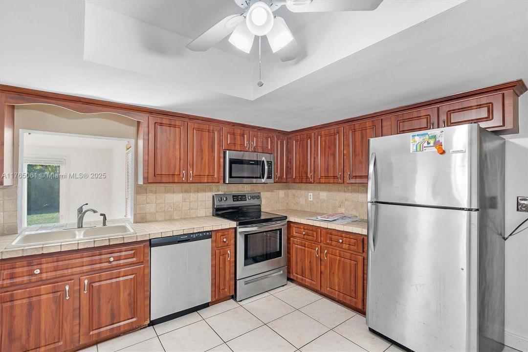 825 NW 8th Ave, Dania Beach, Floride 33004, États-Unis