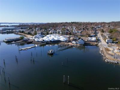 1 Orchard Beach Boulevard, North Hempstead, New York 11050, États-Unis