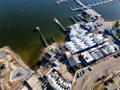 1 Orchard Beach Boulevard, North Hempstead, New York 11050, États-Unis