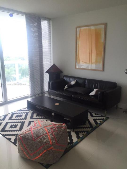 1871 NW S River Dr 1704, Miami, Florida 33125, USA
