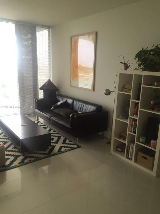 1871 NW S River Dr 1704, Miami, Florida 33125, USA