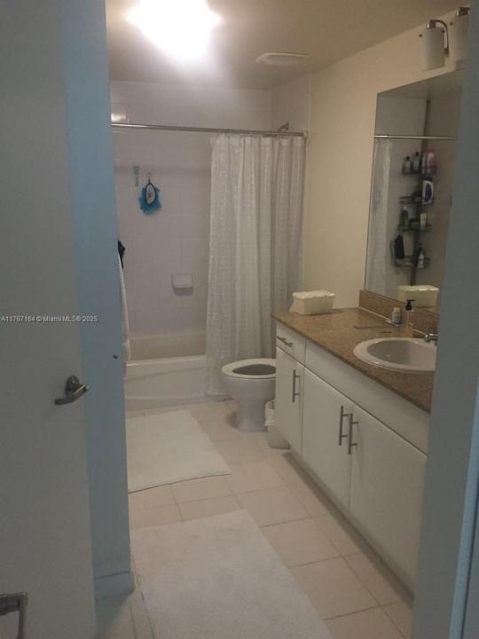 1871 NW S River Dr 1704, Miami, Florida 33125, USA