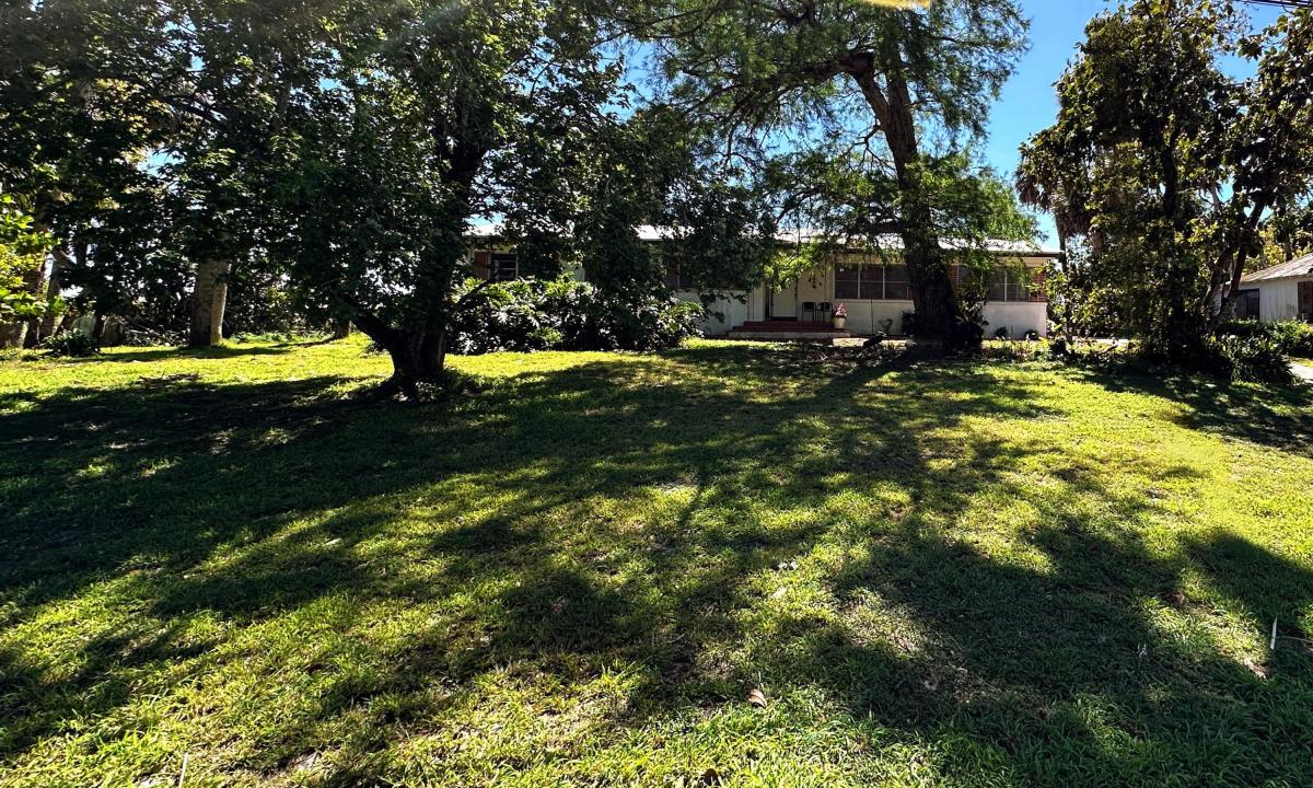 2076 E Main Street, Pahokee, Florida 33476