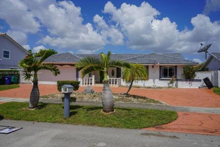 20040 NW 63rd Ave, Hialeah, Florida 33015, USA