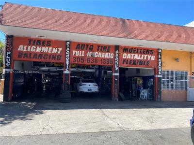 2300 NW 17th st, Miami, Florida 33142, USA