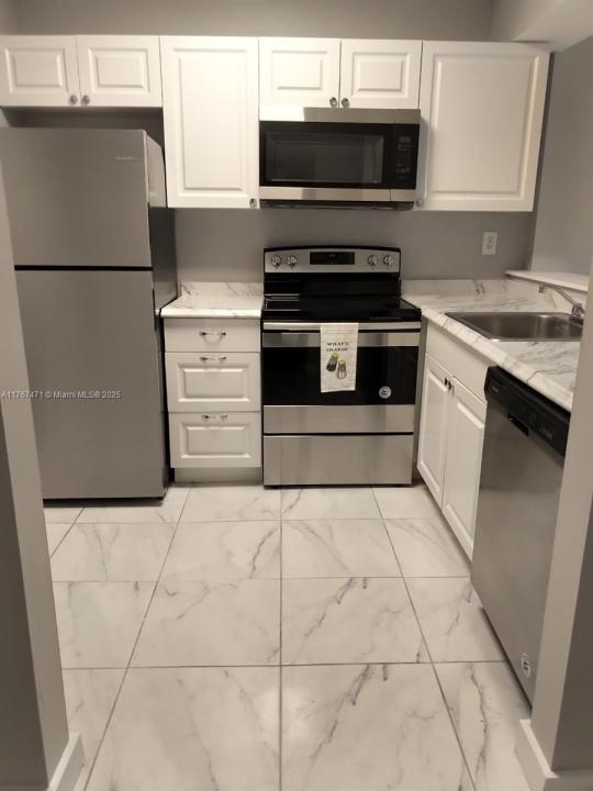 16465 NE 22nd Ave 114, North Miami Beach, Флорида 33160, Соединенные Штаты
