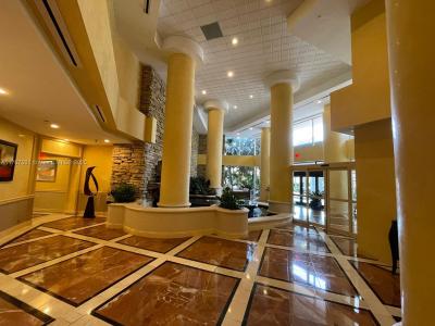 20281 E Country Club Dr 810, Aventura, Florida 33180, USA
