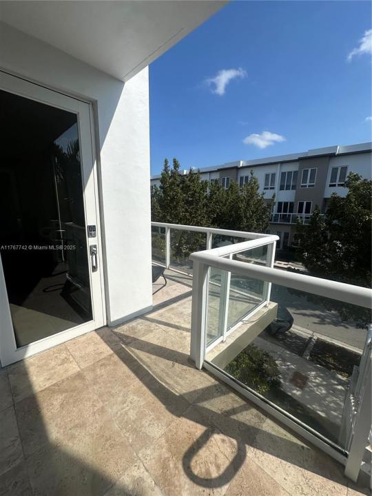 10245 NW 63th TER 202, Doral, Floryda 33178, USA