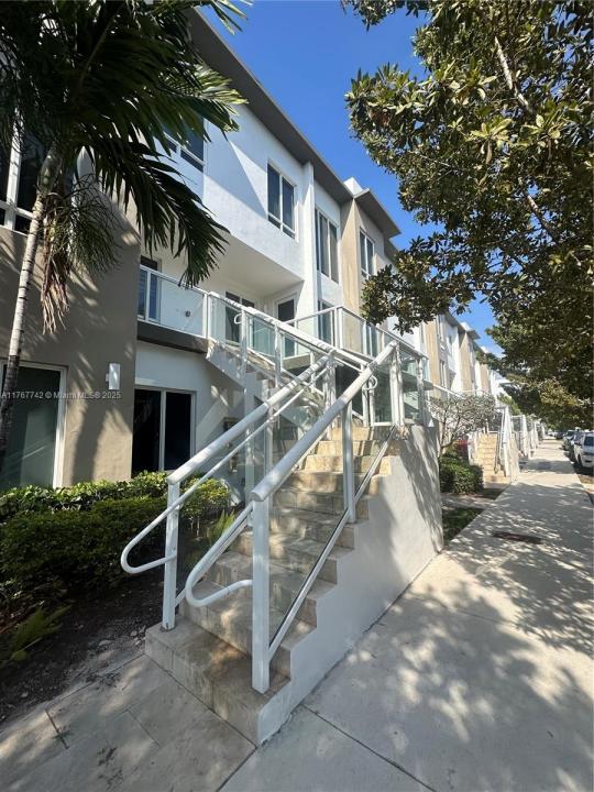 10245 NW 63th TER 202, Doral, Floryda 33178, USA