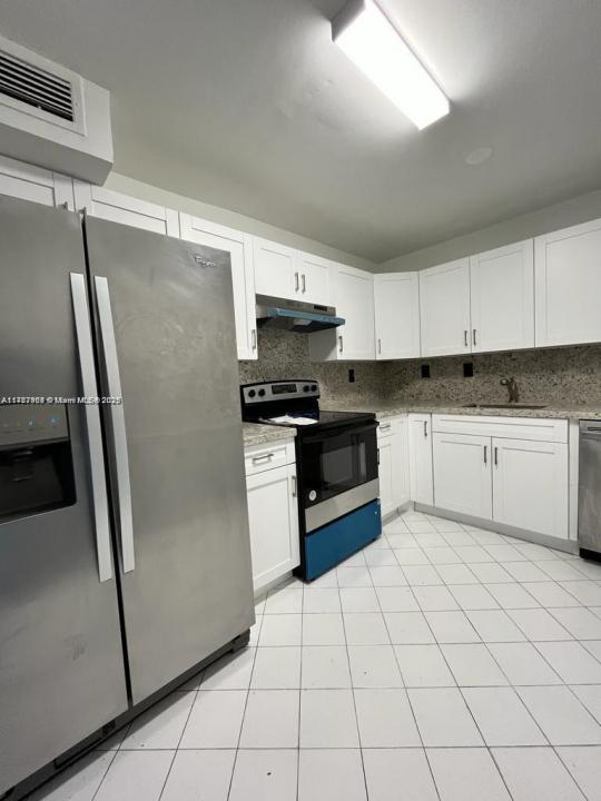 7300 NW 17th St 301, Plantation, Florida 33313