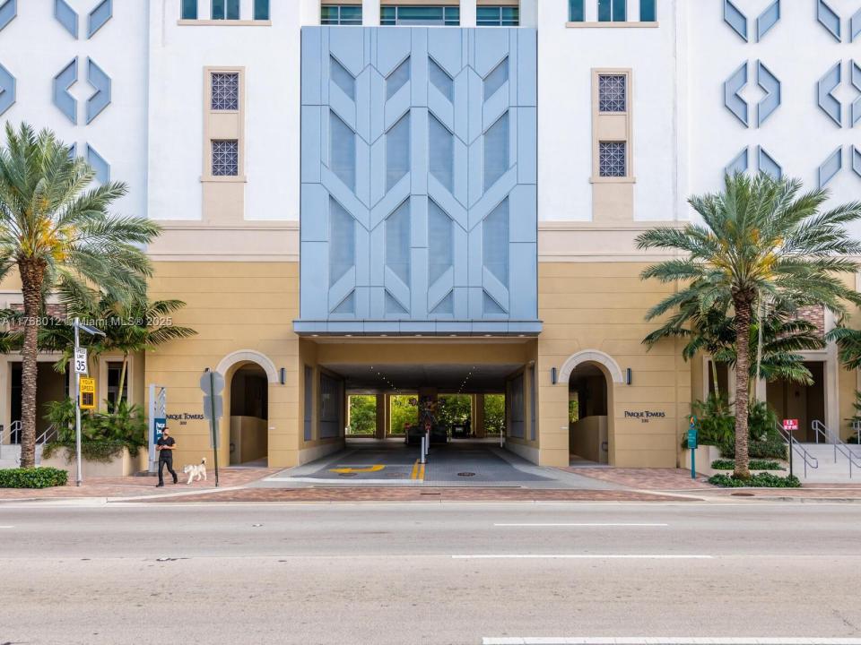 300 Sunny Isles Blvd 5-1605, Sunny Isles Beach, Floryda 33160, USA