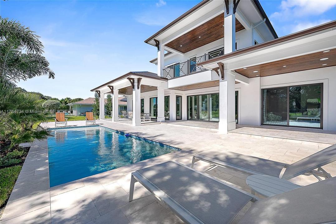 325 N Fairway, Tequesta, Florida 33469, USA