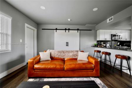 609 NE 13th Ave 302, Fort Lauderdale, Florida 33304, USA