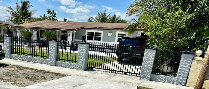 2941 NW 173rd Ter, Miami Gardens, Florida 33056, USA