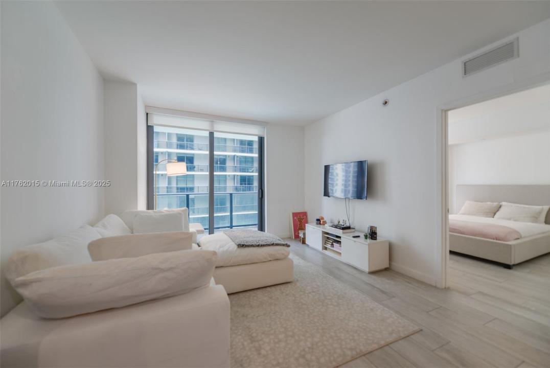 45 SW 9th St 1107, Miami, Florida 33130, USA
