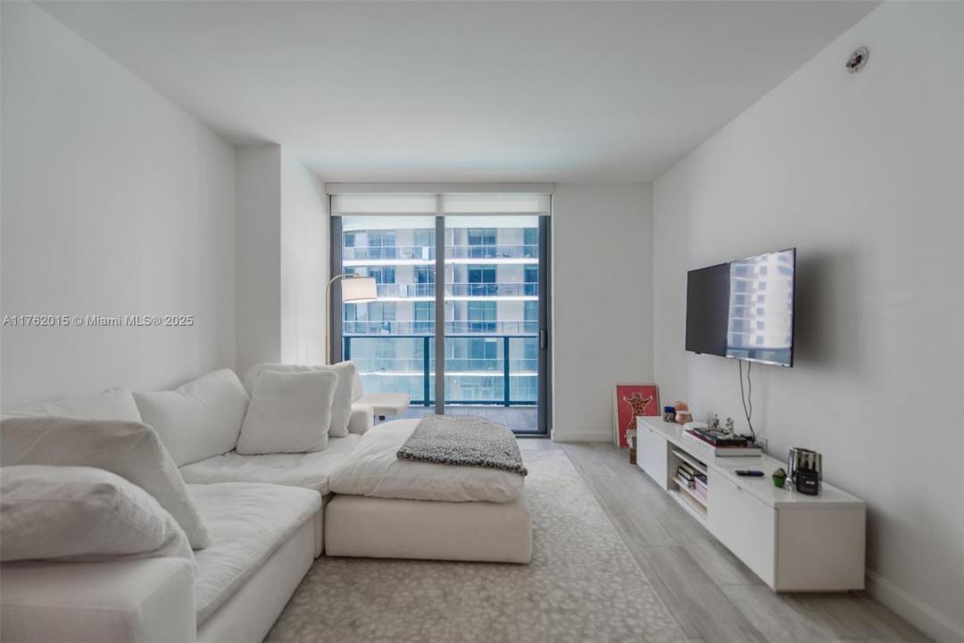 45 SW 9th St 1107, Miami, Florida 33130, USA