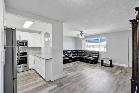 700 Village Green Ct 319, Palm Springs, フロリダ 33461, アメリカ合衆国