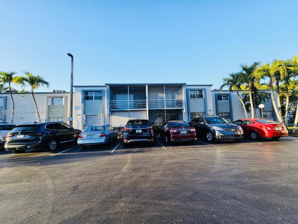 8788 SW 12th St 103, Miami, Florida 33174, USA