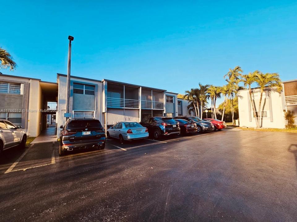 8788 SW 12th St 103, Miami, Florida 33174, USA