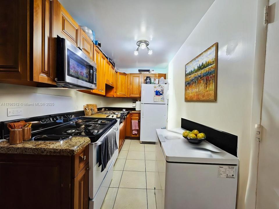 8788 SW 12th St 103, Miami, Florida 33174, USA