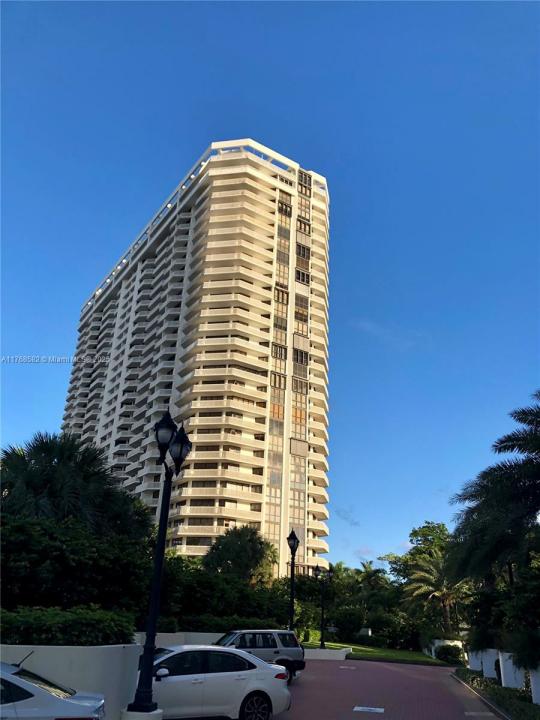 1000 W Island Blvd 712, Aventura, Florida 33160