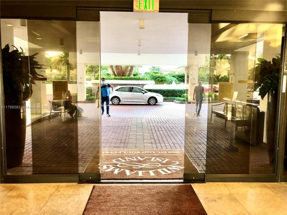 1000 W Island Blvd 712, Aventura, Florida 33160