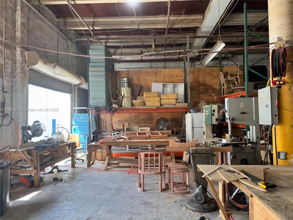 705 E 10 Ave, Hialeah, 佛羅里達州 33010, 美國