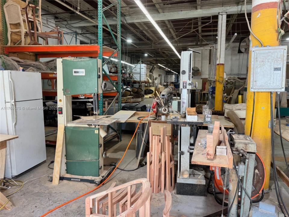 705 E 10 Ave, Hialeah, 佛羅里達州 33010, 美國