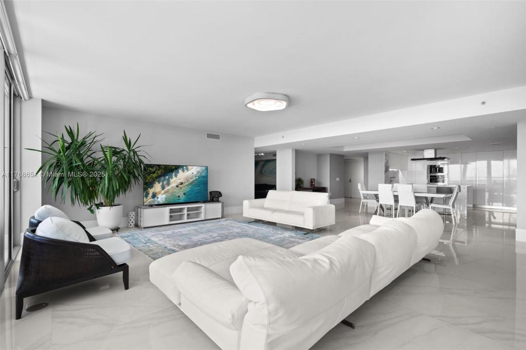 330 Sunny Isles Blvd 5-2204, Sunny Isles Beach, Florida 33160, USA
