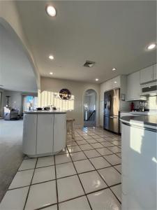 17 Chartier Circle, Newport, RI 02840, USA