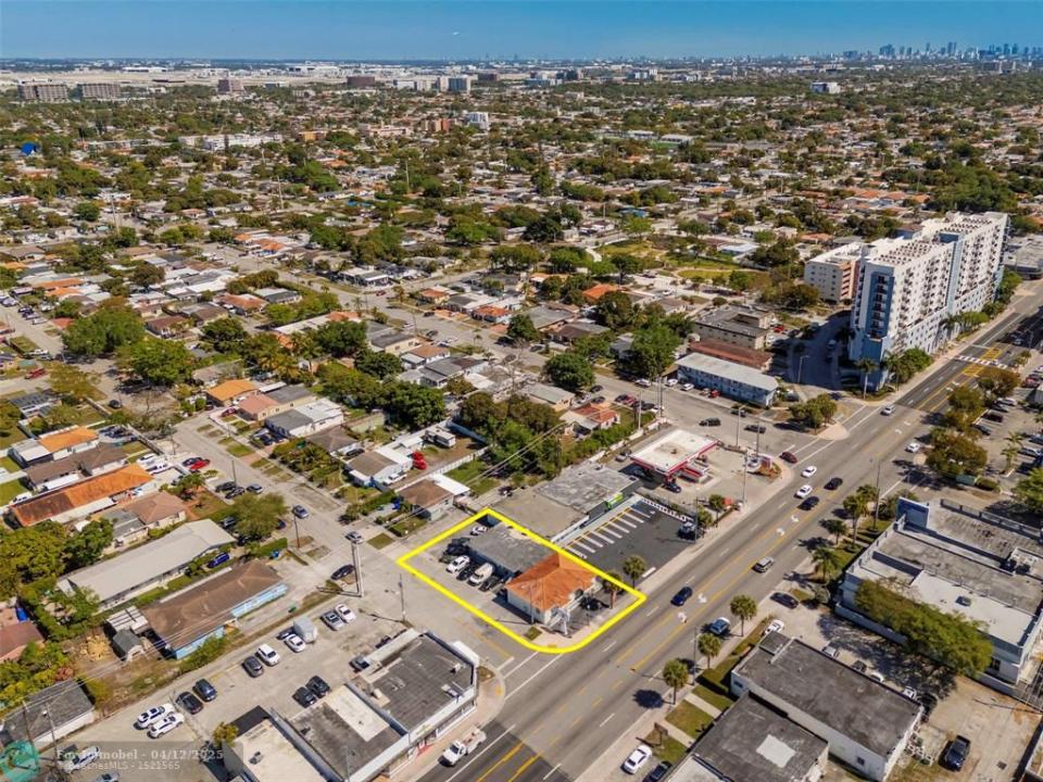 6445 SW 8th St, Miami, Floride 33144, États-Unis