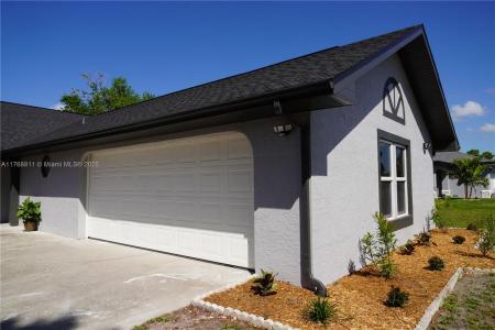 563 PRESQUE ISLE DR, Port Charlotte, Florida 33954, USA