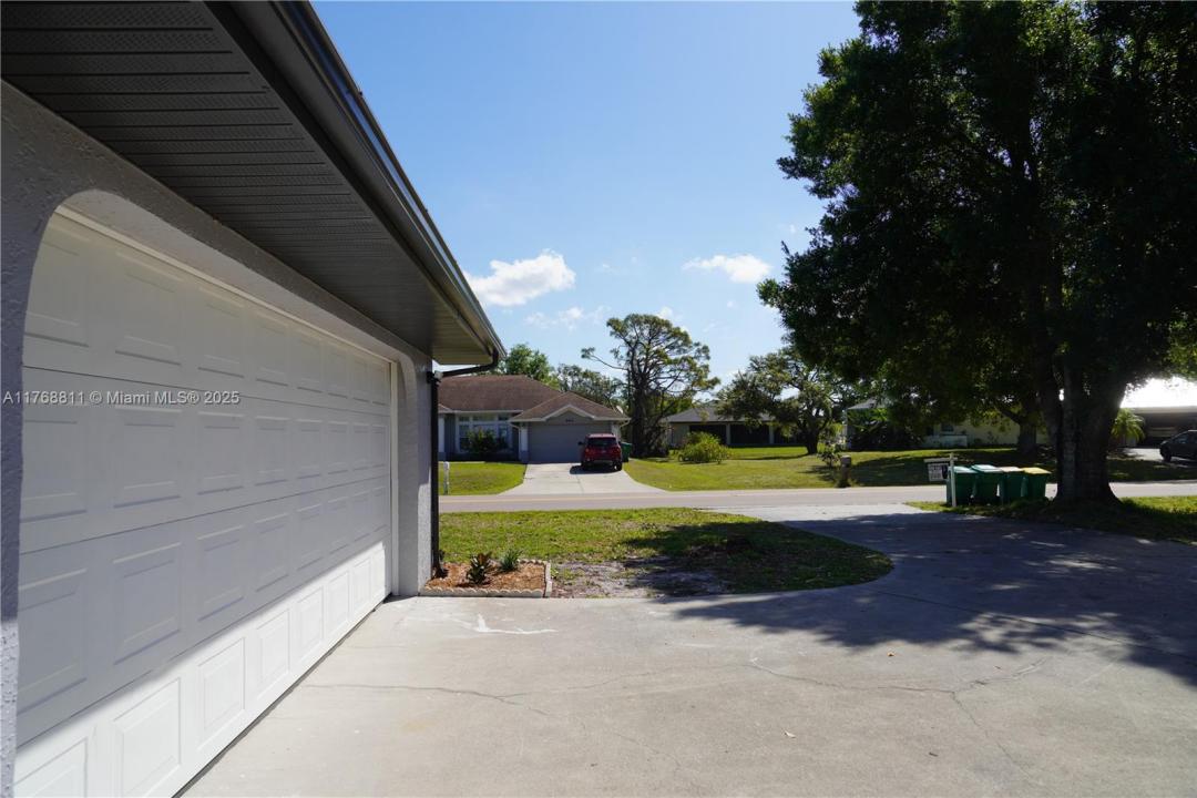 563 PRESQUE ISLE DR, Port Charlotte, Floride 33954, États-Unis