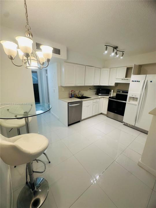 1120 102nd St 4, Bay Harbor Islands, Florida 33154